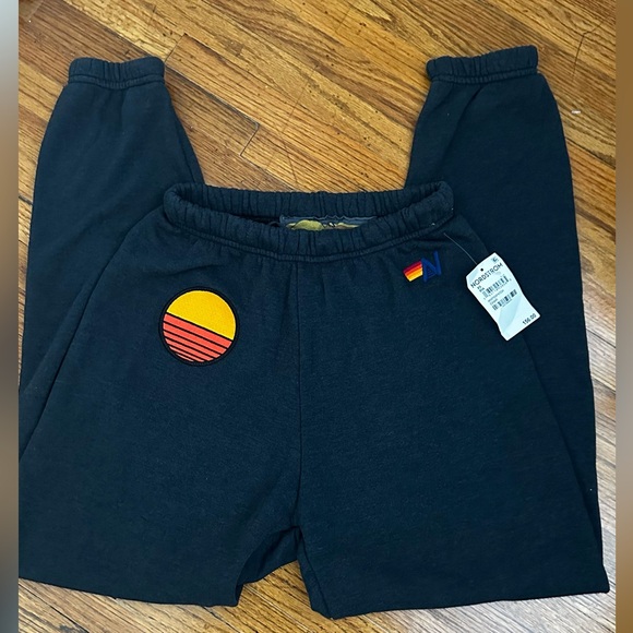 ✔️ OUT what’s inside ❤️ - Picture 3 of 15